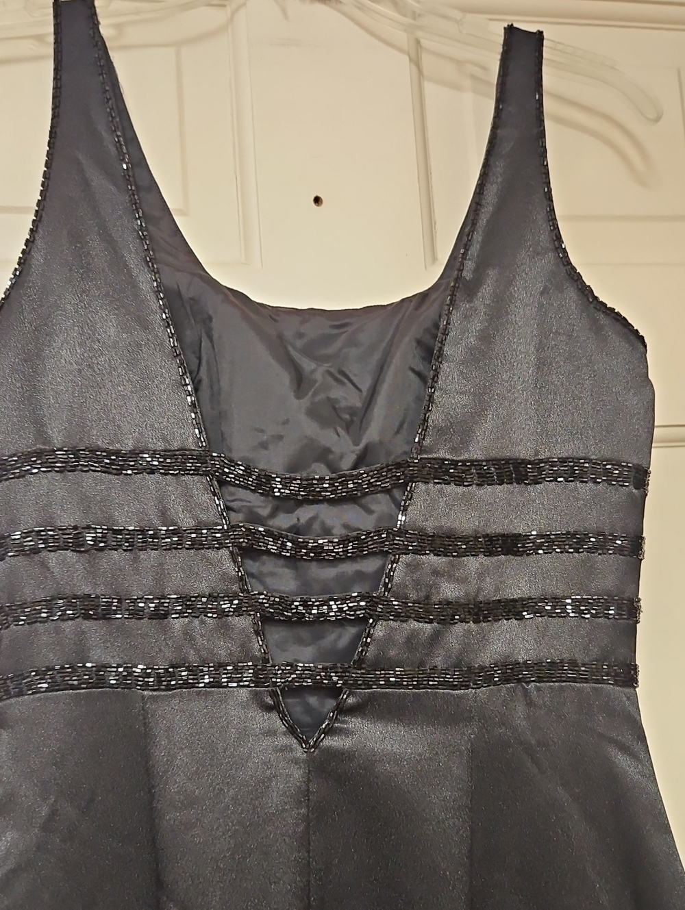 90s Vtg Satin Classic  Sleeveless Beaded Evening Sheath Dress